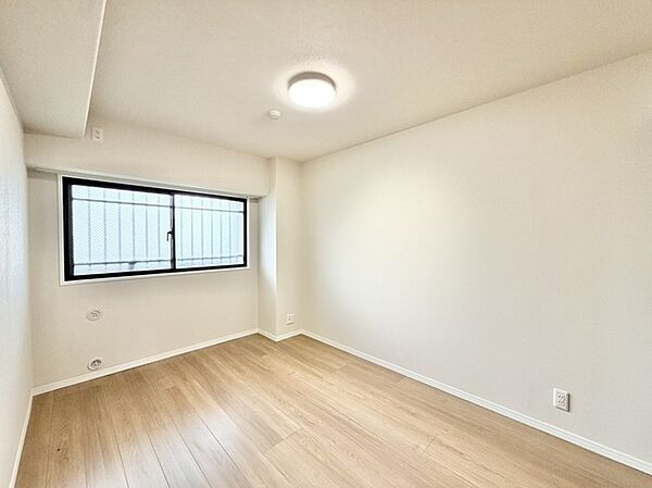 洋室は子供部屋にもちょうどいいサイズ感。