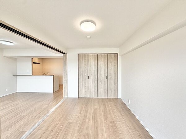 広々バルコニーから、たっぷり太陽の恵みが得られます。