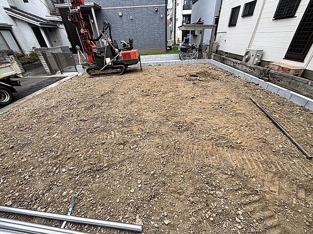 理想の住まいをゼロから描き出す、可能性に満ちたまっさらな土地が広がっています。