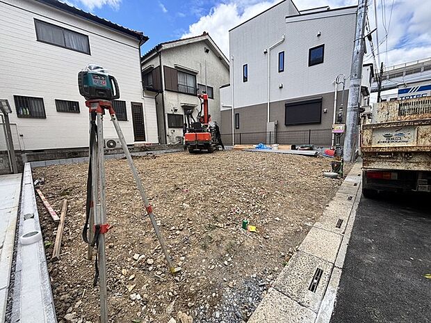 理想の暮らしをゼロから描き出すための、可能性を秘めた広々とした敷地環境です。