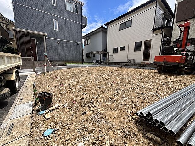 理想の暮らしをゼロから描き出すことができる、落ち着いた周辺環境に位置する開放的な土地です。