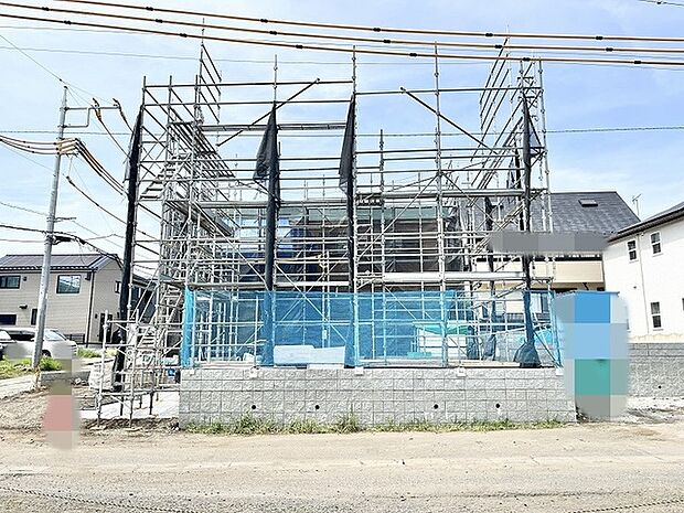 新しい暮らしの基盤となる住まいが、確かな技術と丁寧な工程を経て着実に形づくられていきます。
