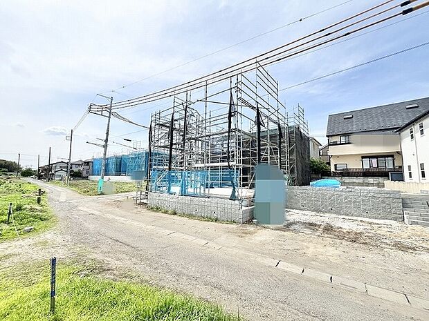 これから始まる新たな暮らしの基盤として、静かな環境の中に建築の足跡が着実に刻まれています。