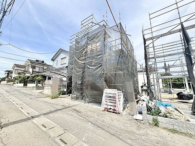 新しい暮らしの基盤が形作られていく様子から、これから始まる豊かな日々の期待が高まります。