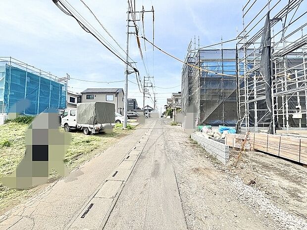新しい暮らしの予感を感じさせる、静かで落ち着いた街並みの風景が広がっています。