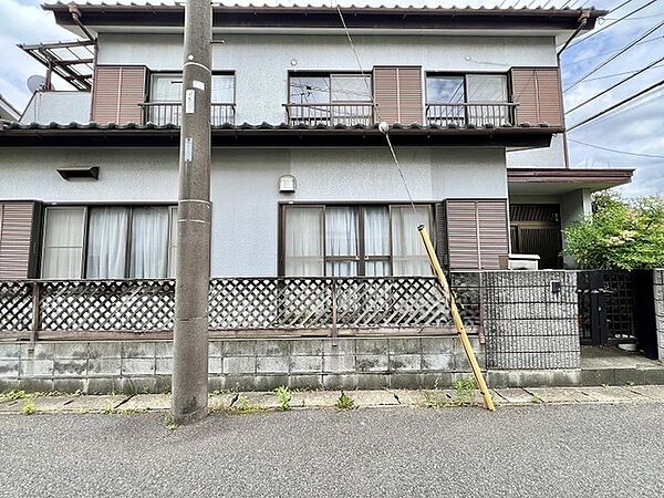 街並みに静かに溶け込み、時を経るほどに味わいを増す穏やかな佇まいが日常に心地よい安らぎをもたらします。