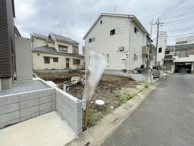 周辺は閑静な住宅街となっており落ち着いた穏やかな時間が流れる住環境です