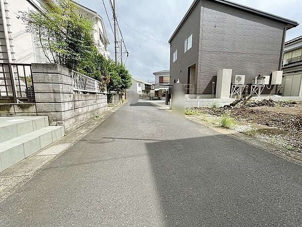 穏やかな空気が流れる落ち着いた住宅街に佇む、ゆったりとしたアプローチが魅力のロケーション