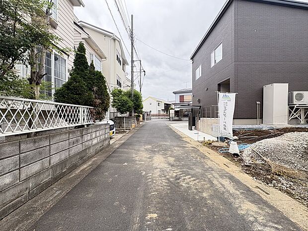 幅員こそやや狭くても、その分交通量が少なくて安心。