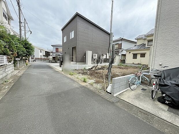 周辺環境が落ち着いた住宅街に佇む、ゆったりとした時間を過ごせる住まい周辺の景観。
