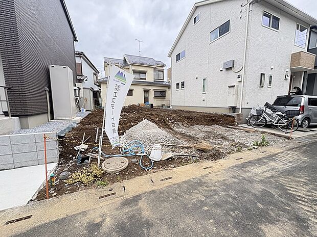 車通りの少ない閑静な住宅地、のびのびした子育てに適します。