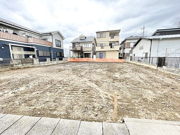 周辺環境と調和する静かな住宅地に位置し、理想の暮らしを描くための広がりを十分に確保した敷地です。