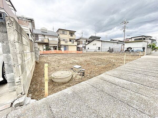 周囲の環境に溶け込みながら、新たな暮らしの可能性を自由に描き出せる広がりある空間です。