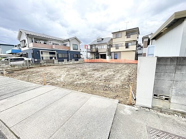 新しい暮らしを想像しながら、理想の住まいを自由に描ける広々とした敷地が広がっています。