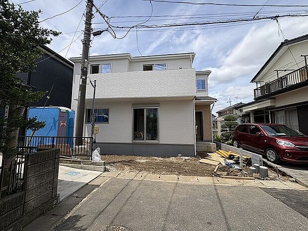 閑静な住宅街に佇む、シンプルで洗練された外観が日々の暮らしに調和をもたらします。