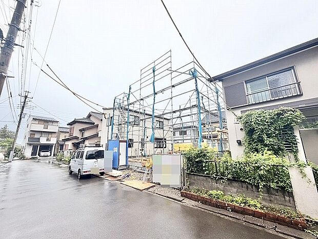 新しい暮らしの舞台として、周辺環境と調和しながら静かに整っていく街の一画。