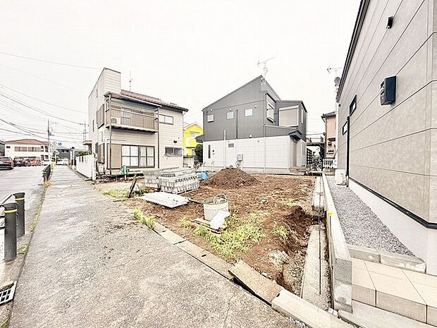 閑静な住宅街の中にあり、これからの暮らしの可能性を自由に広げられる開放的な敷地です。