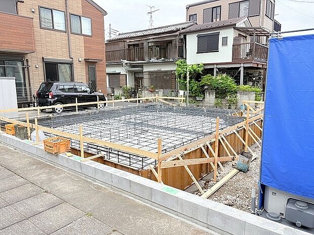 新しい暮らしの基盤となる、丁寧な施工が積み重ねられた建築現場の風景。