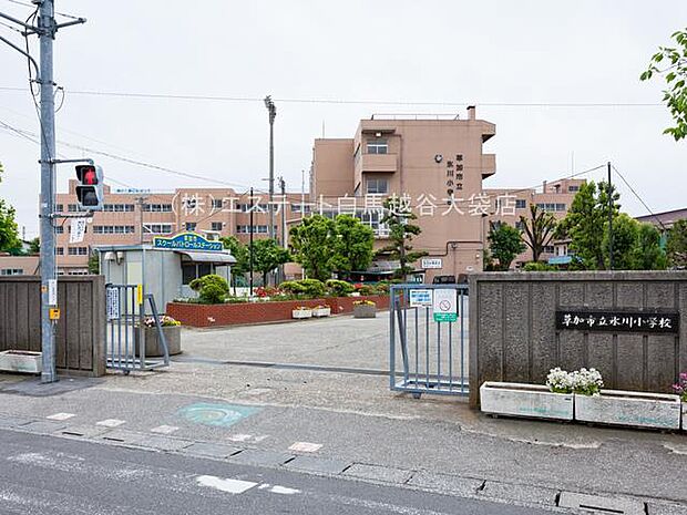 草加市立氷川小学校(190m)