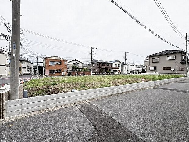 周囲の環境と調和しながら、自分らしい理想の住まいを自由に描き出せるゆとりある空間が広がっています。