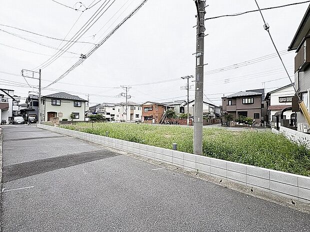 周囲に調和する落ち着いた環境で、日々の暮らしにゆとりをもたらす広がりを感じさせる土地です。