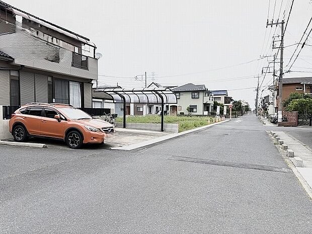 穏やかな日常が流れる、落ち着いた雰囲気の住宅街に位置するゆとりある敷地です。