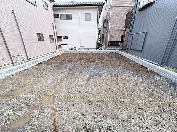 周辺環境と調和しながら、理想の暮らしを描き出すためのまっさらなキャンバスが広がっています。