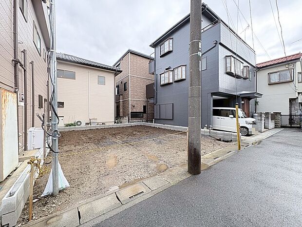 閑静な住宅街の一角に位置し、理想の住まいを自由に描ける広がりを持った空間です。