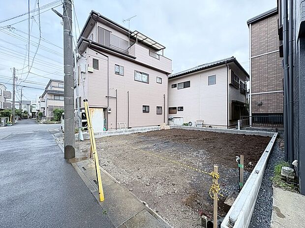 周囲の環境に馴染む落ち着いた街並みの中で、理想の暮らしを描くための広がりある自由な空間。