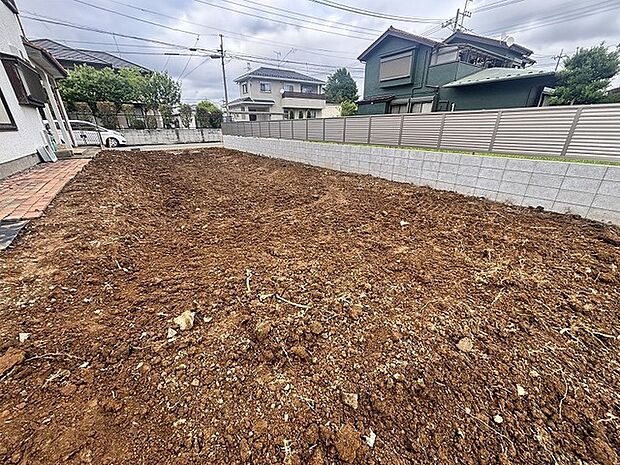 自由な発想で理想の暮らしを描ける、整った敷地がこれからの日々を待っています。