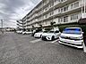 ゆとりある敷地を確保し、日常の利便性に配慮した落ち着きのある住環境が整っています。