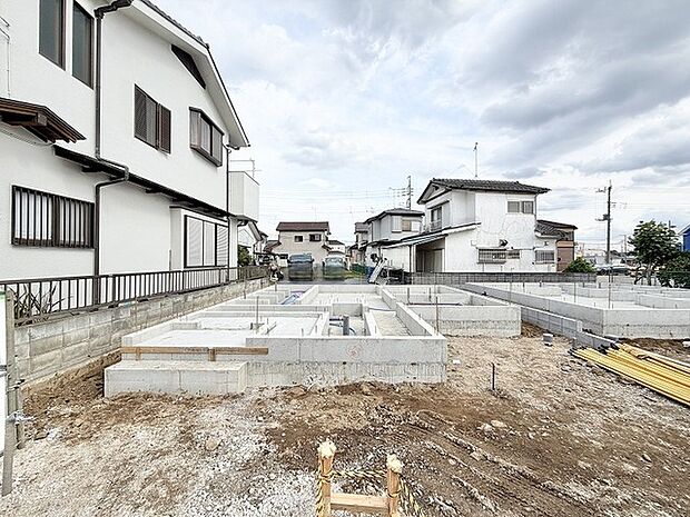 これから始まる新しい暮らしの基盤となる、穏やかな街並みに溶け込む造成済みの敷地です。