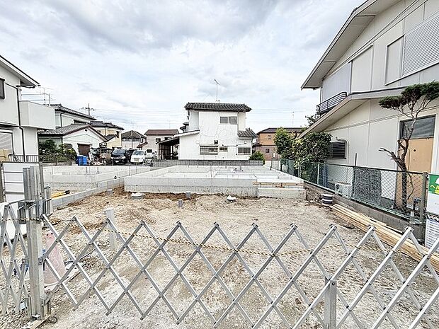 新しい暮らしの基盤となる、穏やかな空気が流れる閑静な住宅街の一画です。