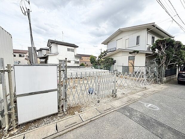 新しい暮らしの拠点として、理想の住まいを自由に描ける開放的な敷地です。