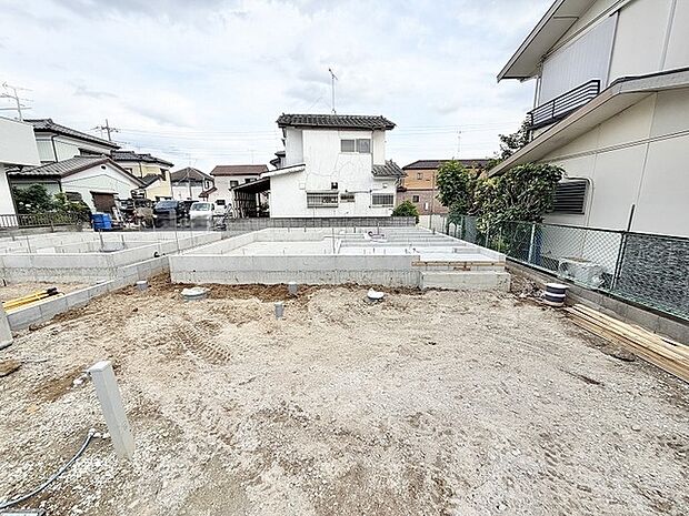 これから始まる新しい暮らしの基盤として、健やかな未来を予感させる整った敷地が広がります。