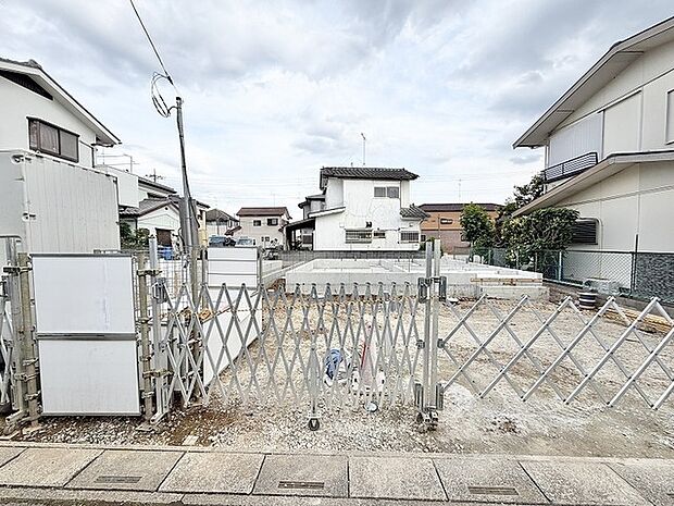 住まいの基盤となる区画が整い、新たな暮らしの構想を静かに描ける場所です。