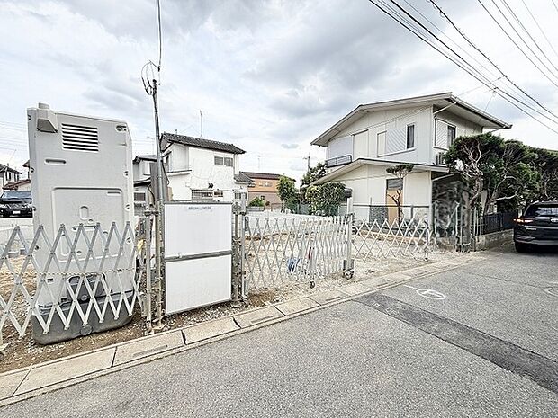 閑静な住宅街の中に位置し、これからの暮らしの構想を自由に描ける広がりを感じる敷地です。