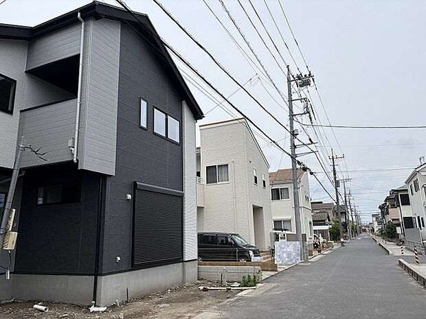 洗練されたコントラストの外観が街並みに溶け込み、落ち着きのある日常を演出してくれます。