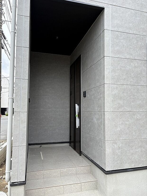 洗練された質感をまとう外観デザインが、日常に静かな気品と安らぎをもたらします。