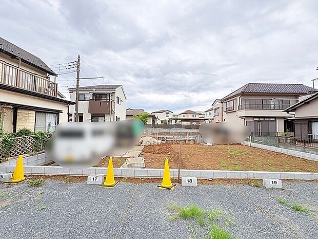 周辺環境に馴染む落ち着いた街並みの中で、新しい暮らしの構想を自由に描ける広々とした空間です。