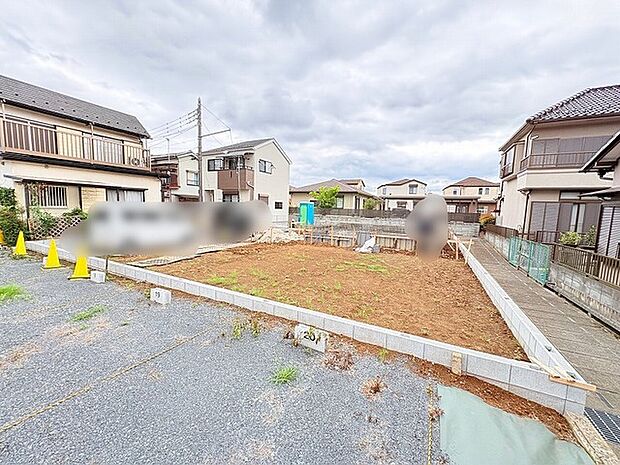 閑静な住宅街の一角に位置し、理想の住まいをゼロから描き出すための自由な広がりを感じる場所です。