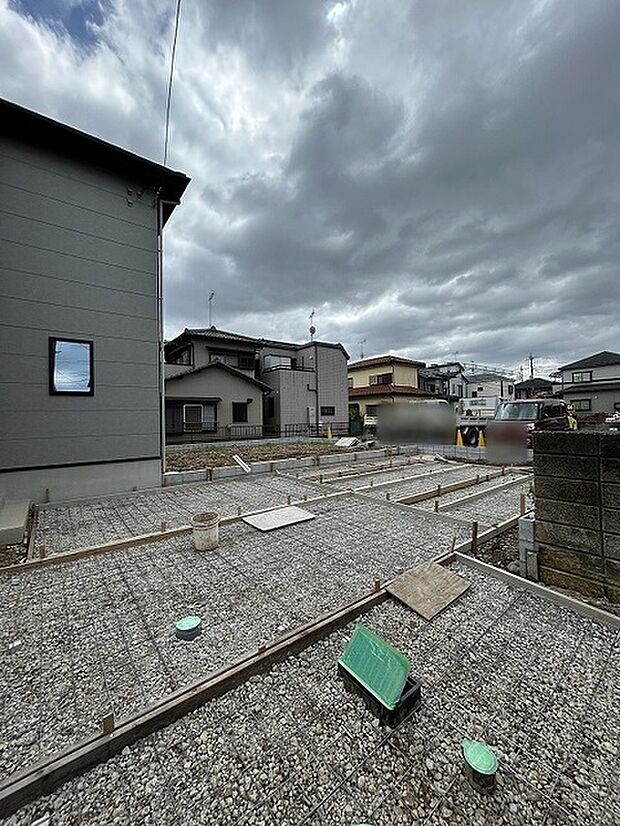 周囲の街並みと調和しながら穏やかな暮らしを育む心地よい空間が広がる敷地です