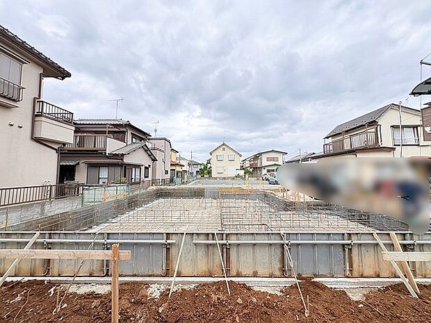 周辺環境と調和した落ち着きのある住宅街で、新たな暮らしを築くための基盤が整っています。