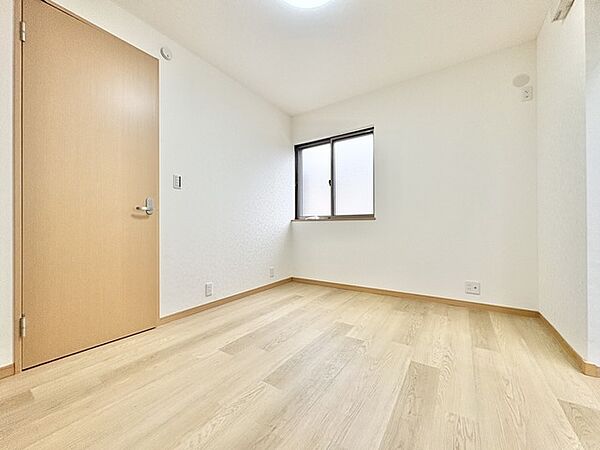 余計な装飾を削ぎ落としたシンプルな空間は、住まう人の個性を引き立て、心穏やかなひとときを演出してくれます。