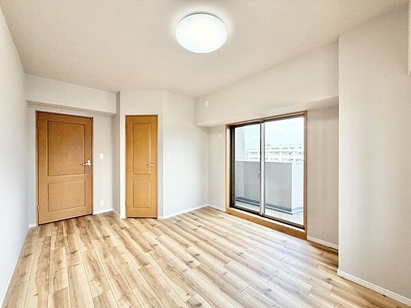 広々バルコニーから、たっぷり太陽の恵みが得られます。