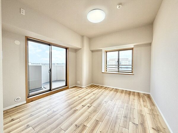 広々バルコニーから、たっぷり太陽の恵みが得られます。