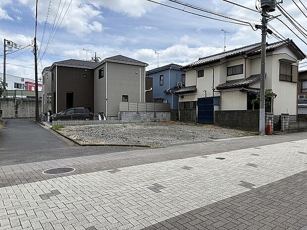 周辺環境と調和する落ち着いた街並みの中で、新たな暮らしの可能性が広がるゆとりある空間です。