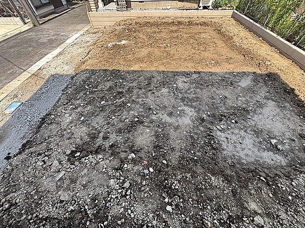 これから始まる新しい暮らしの可能性を秘めた、素直で広々とした敷地が広がっています。