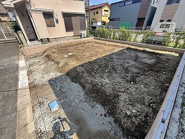 暮らしの構想を自由に広げることができる、整えられた敷地の伸びやかな開放感が魅力です。