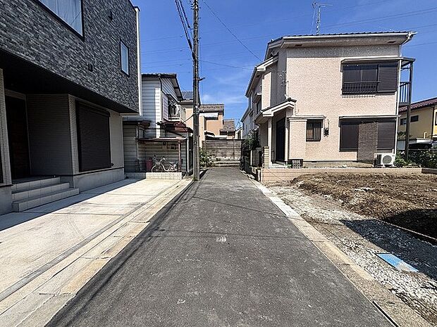 穏やかな住宅街の風景に溶け込む、落ち着きと静けさが漂う暮らしの拠点です。